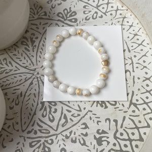 White Mashan jade bracelet with a matte heart